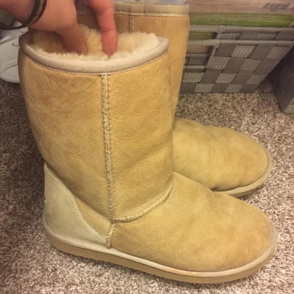 ❌SOLD❌  Tan Uggs - Picture 1 of 5